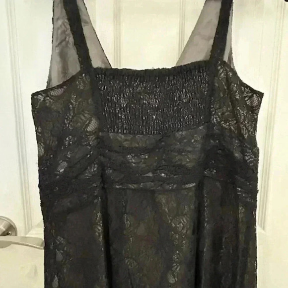 Black Lace Esprit  Dress, V-Neck with Ruching Around Waist - Picture 13 of 14